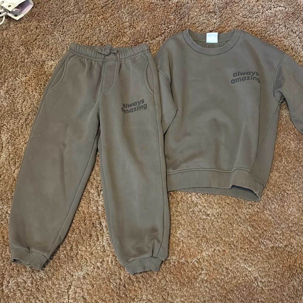 EUC Zara boy 5/6 years sweatsuit with pockets